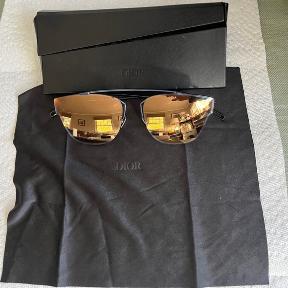 Authentic Christian Dior Sunglasses🕶️🕶️ - Picture 9 of 9